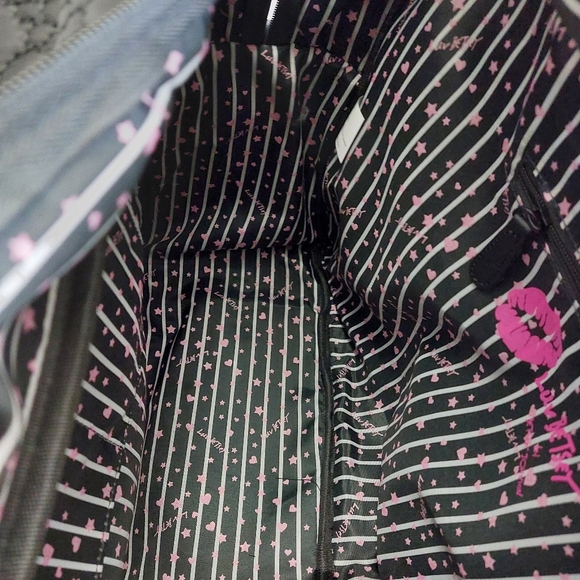 Betsey Johnson Weekend Bag LBRIVER Quilted Floral NWT - Picture 3 of 7